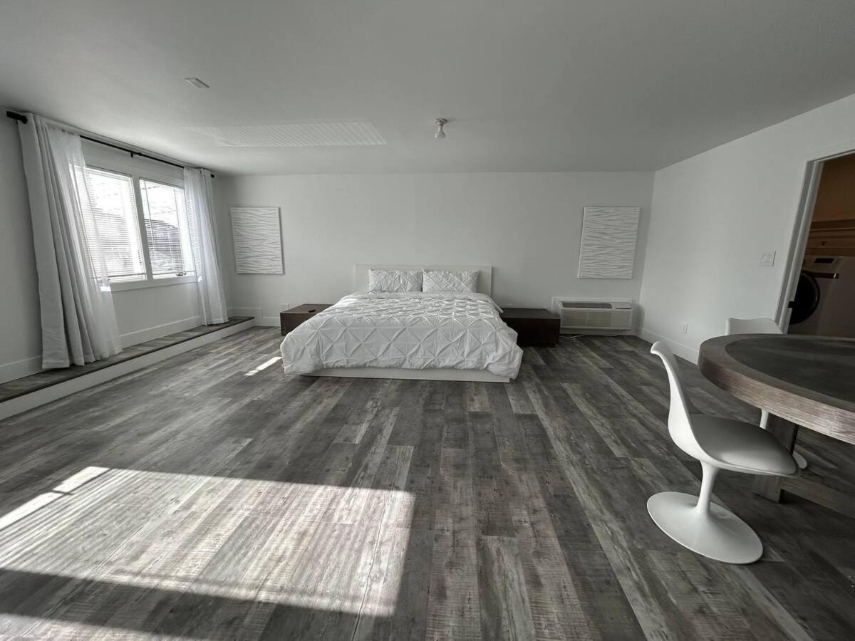 Waterfront Home In Brick With Swimming Pool Access Shore Acres 외부 사진